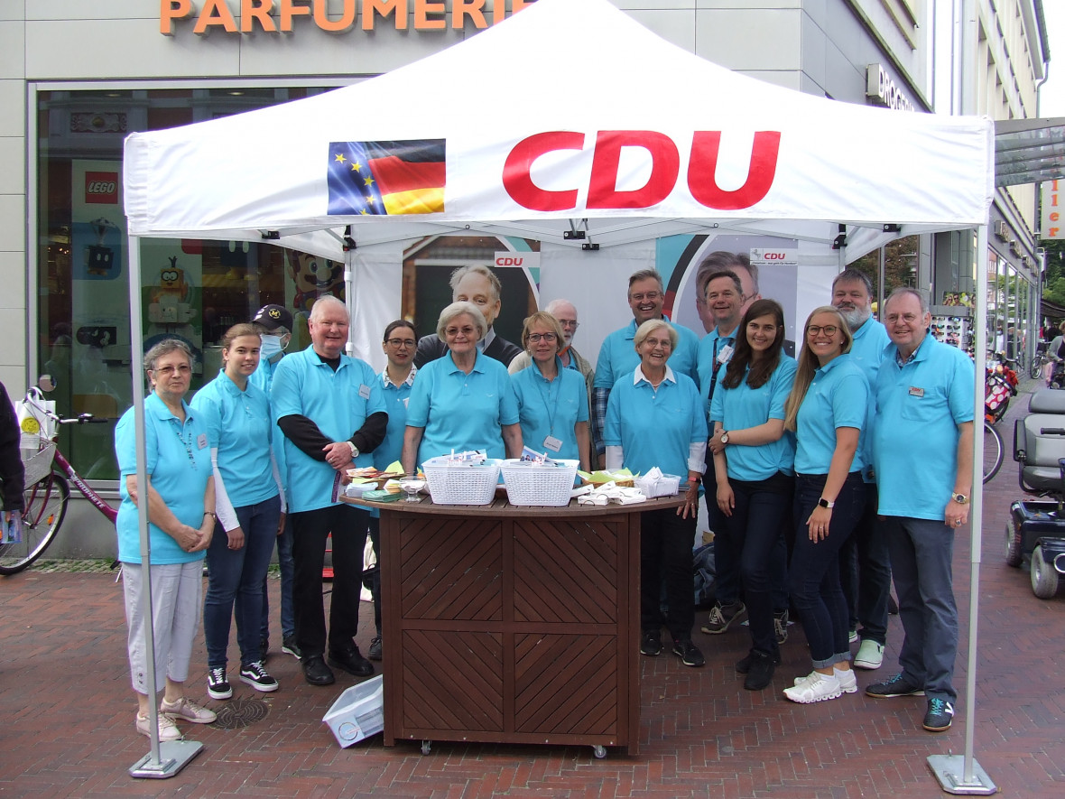 Gute Stimmung am Wahlstand: unser CDU-Team am Samstag in der Fußgängerzone.